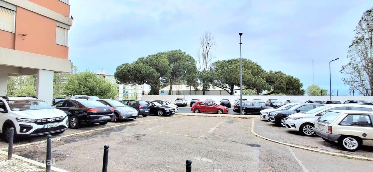 Apartamento T3 na Rua Tomás Alcaide-14