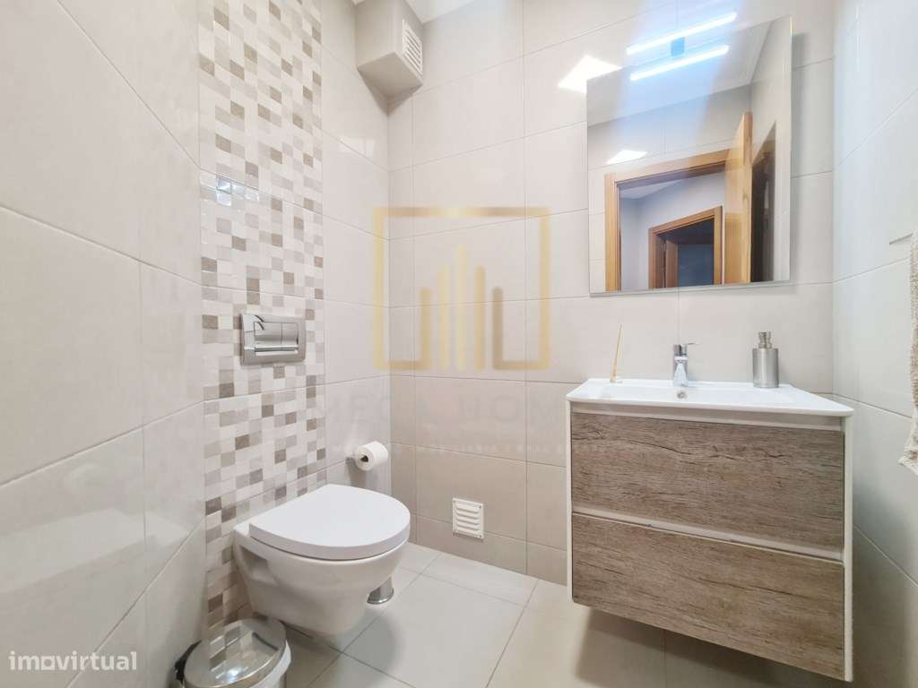 Apartamento T3 com Terraço e 3 WC, em Lagoa.-10