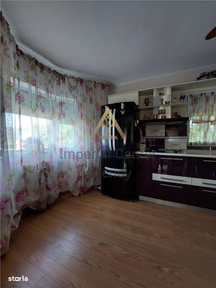 Vila de vanzare P+1 si  4200 mp teren in Com Livezi-12