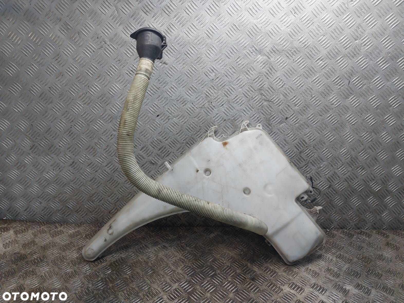 ZBIORNICZEK PŁYNU SPRYSKIWACZY BMW E90 E91 7068996 - 5