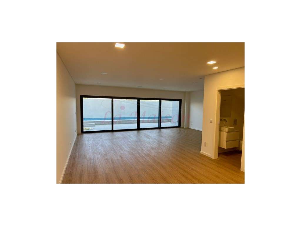 Moradia V5 no centro de Loures-55