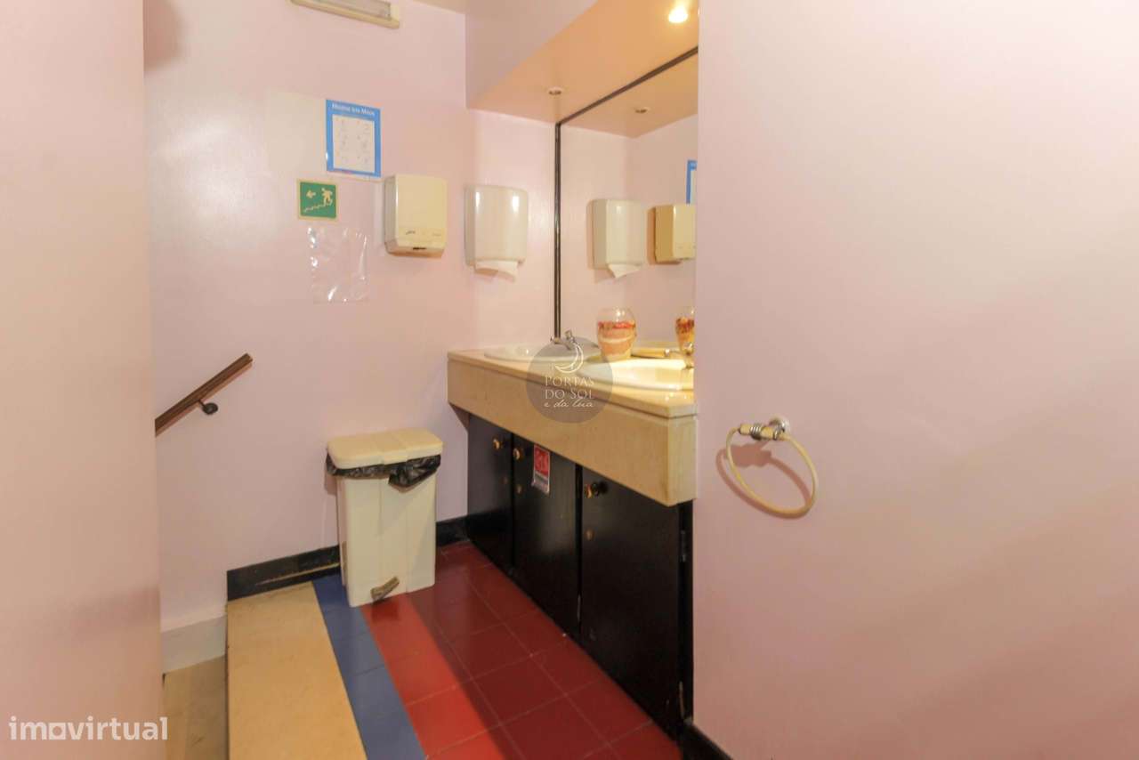 Prédio de 3 Pisos c/ Sótão e Terraço de Topo.-7