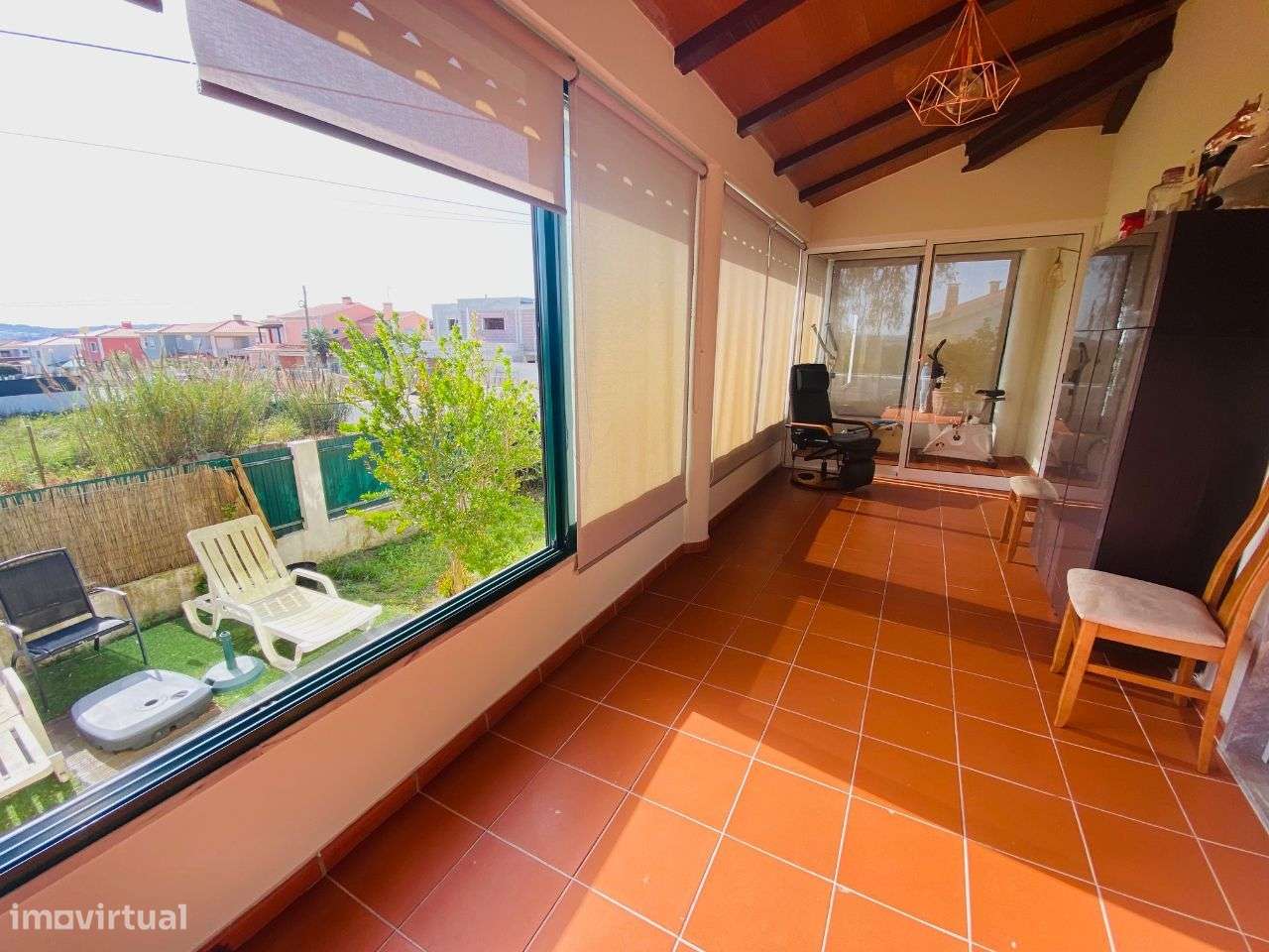 Moradia T4 com grande garagem e jardim - perto da praia-9