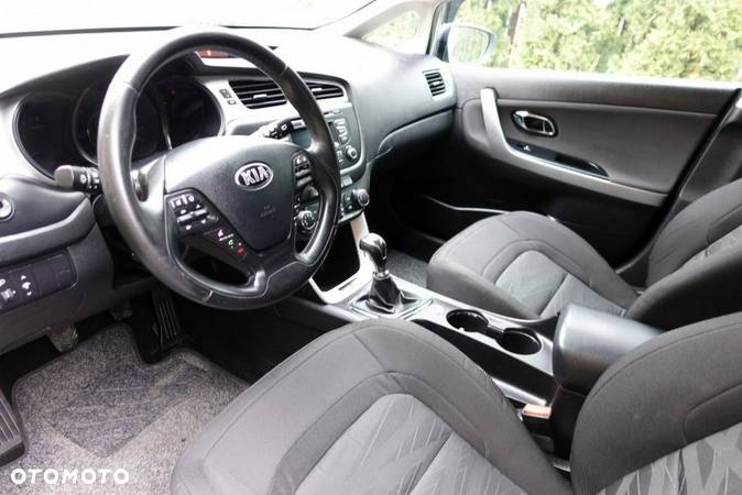 Kia Ceed - 11