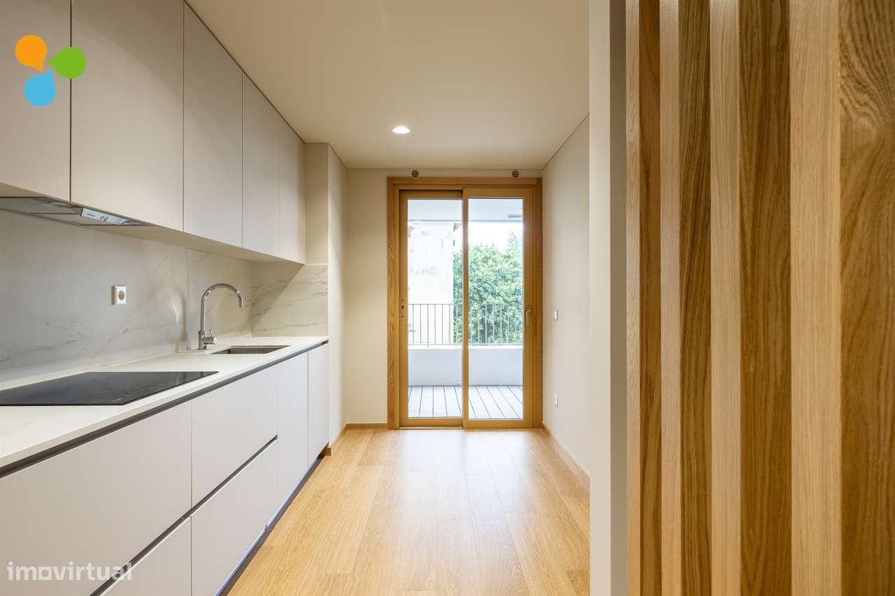Apartamento T2 novo c/ terraço e 2 lugares de garagem-1
