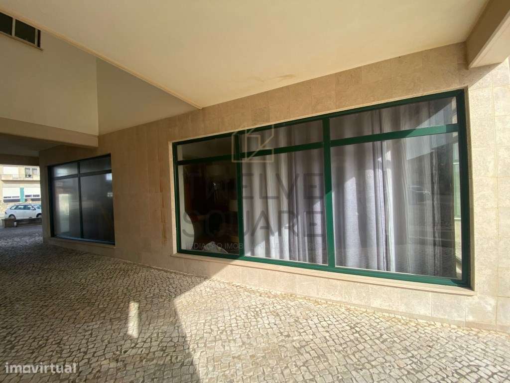 Loja com Excelente Destaque Visual, na Praia da Vieira - Grande imagem: 2/10