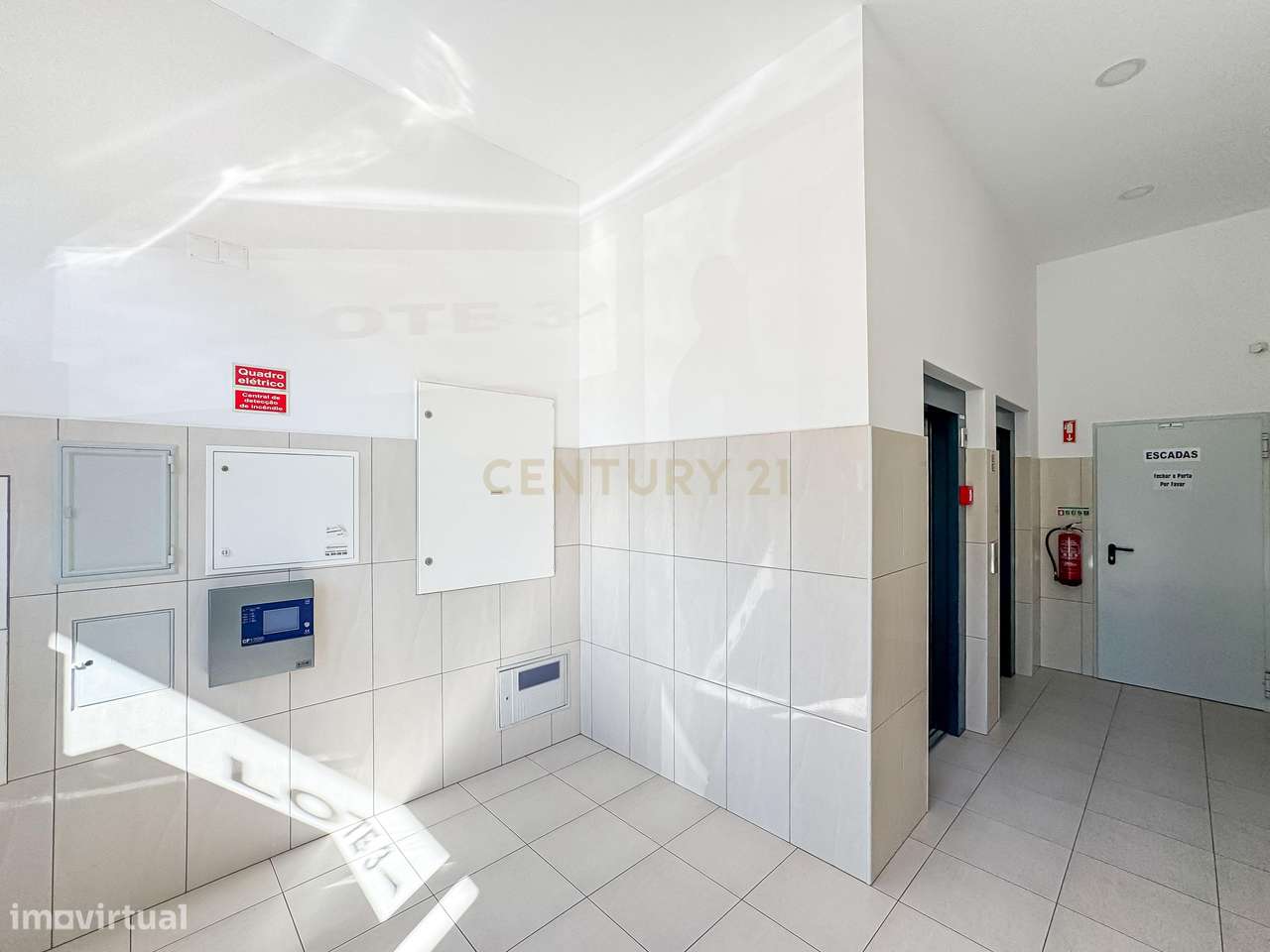 Escritório Moderno para Arrendamento no Centro de Lagoa, Algarve. - Grande imagem: 2/13
