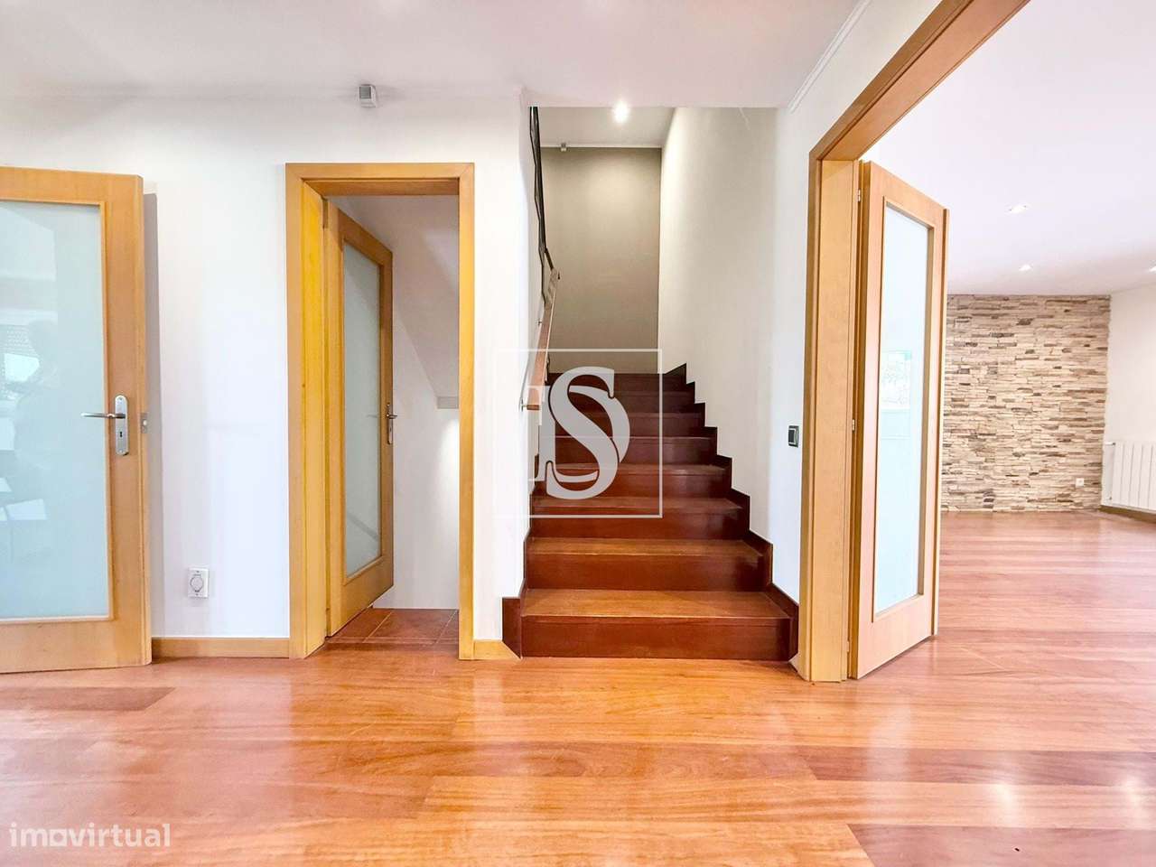 Moradia T4 de Luxo em Valongo com Jardim, Domótica e Acabamentos de Al-6