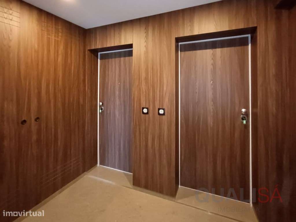 Apartamento T2 com varanda e lugar de garagem localizado no centro ...-16