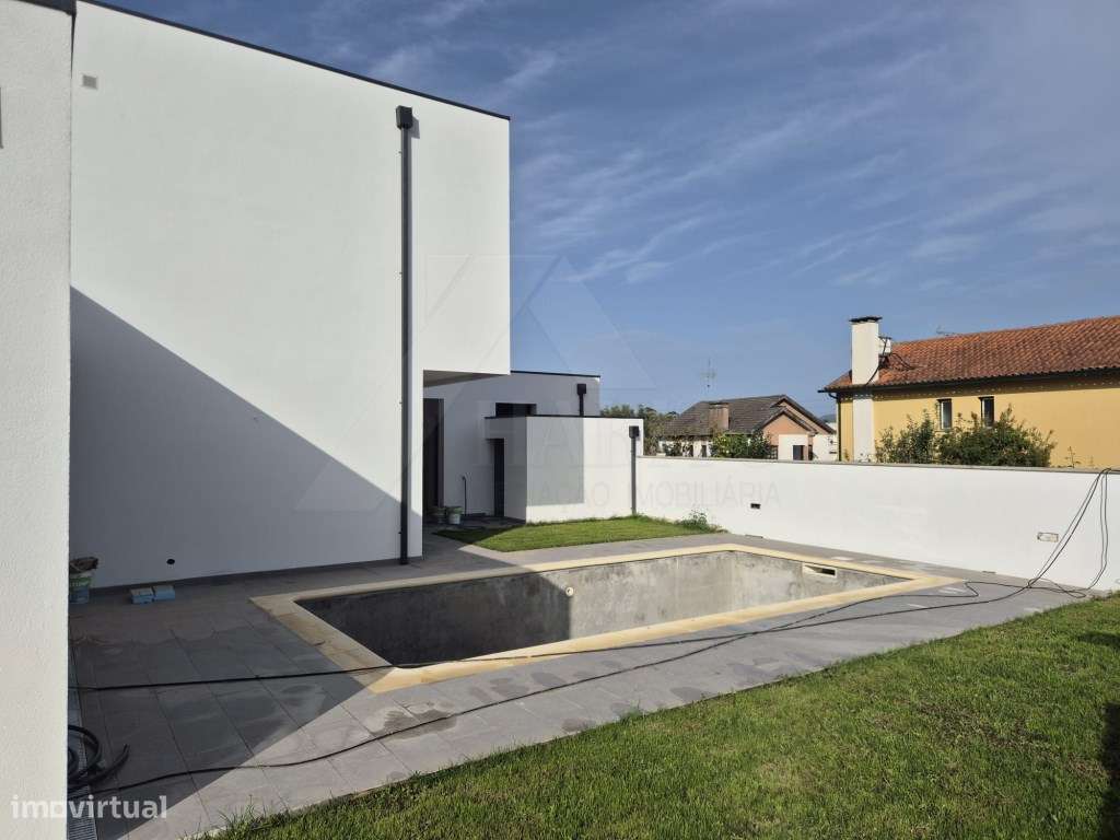 Moradia T3 de Arquitetura Moderna, com piscina - Correlhã, Ponte de...-8