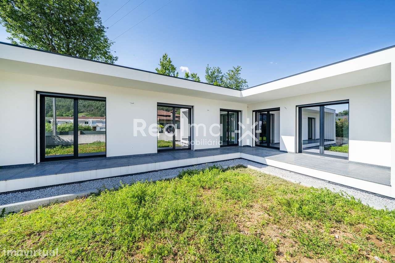 Moradia Térrea T3+Escritório em Este S.Mamede-Braga-8