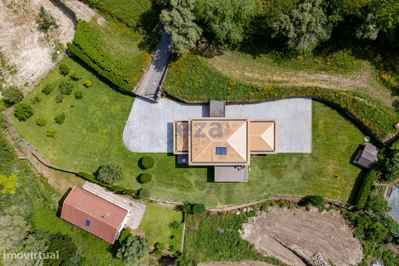 Moradia T5 em Balança, Terras de Bouro.-1