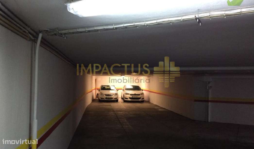 Loja de 800m2 com onze lugares de garagem - Grande imagem: 5/8