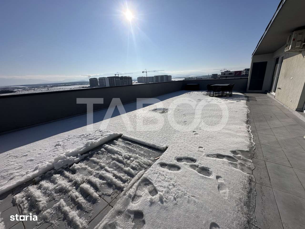 COMISION 0- Penthouse de vanzare in Doamna Stanca si terasa de 97 mp-12