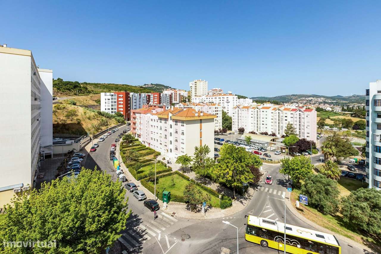 Luminoso T3 no centro de Loures / Marquise / Arrecadação-19