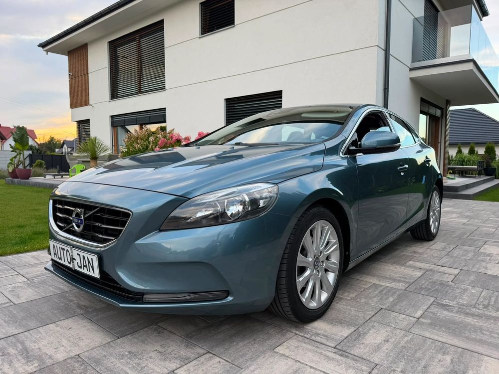 Volvo V40 II (2012-) D2 Summum 2013