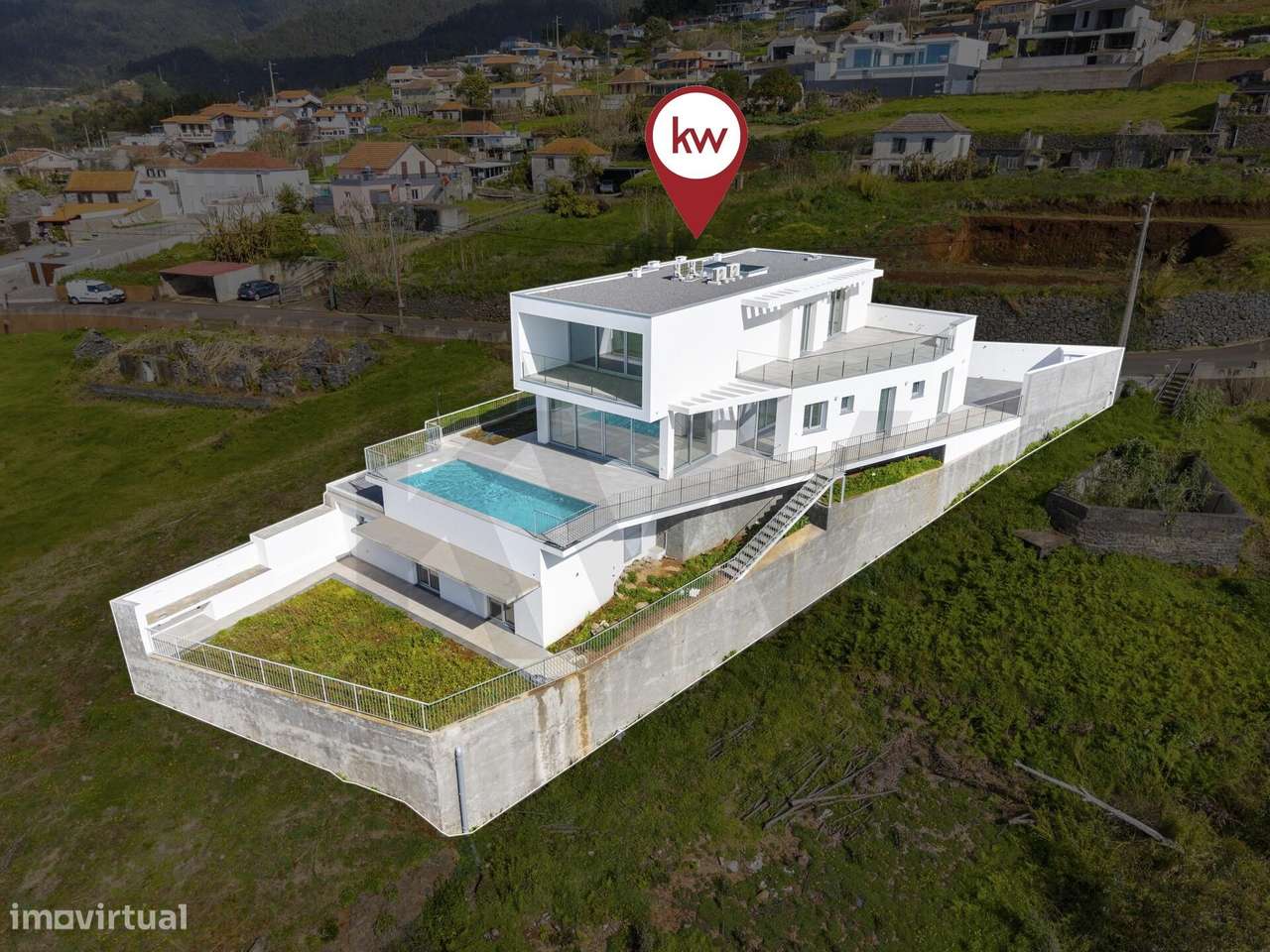 Moradia de Luxo no Arco da Calheta | 3 Quartos, 4 WCs, Piscina, Jacuzz - Grande imagem: 2/43