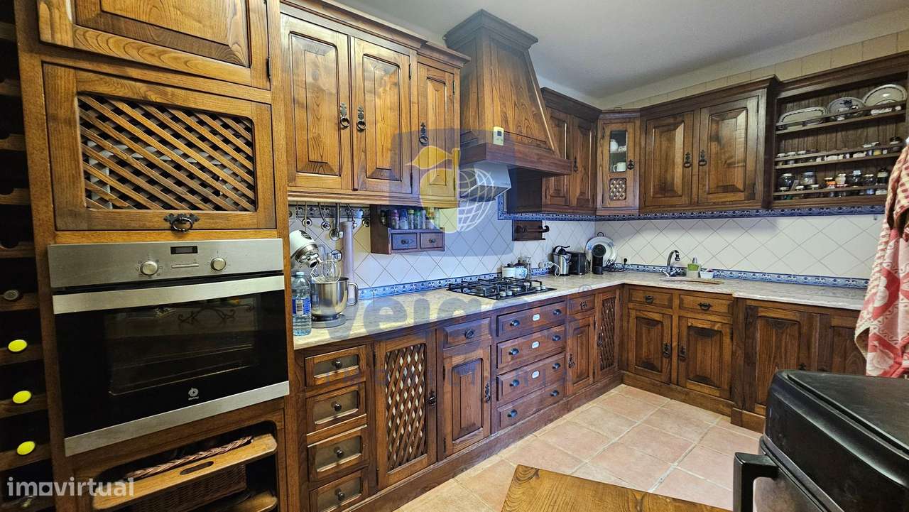 Apartamento T4 com 3 WC e Estacionamento-10