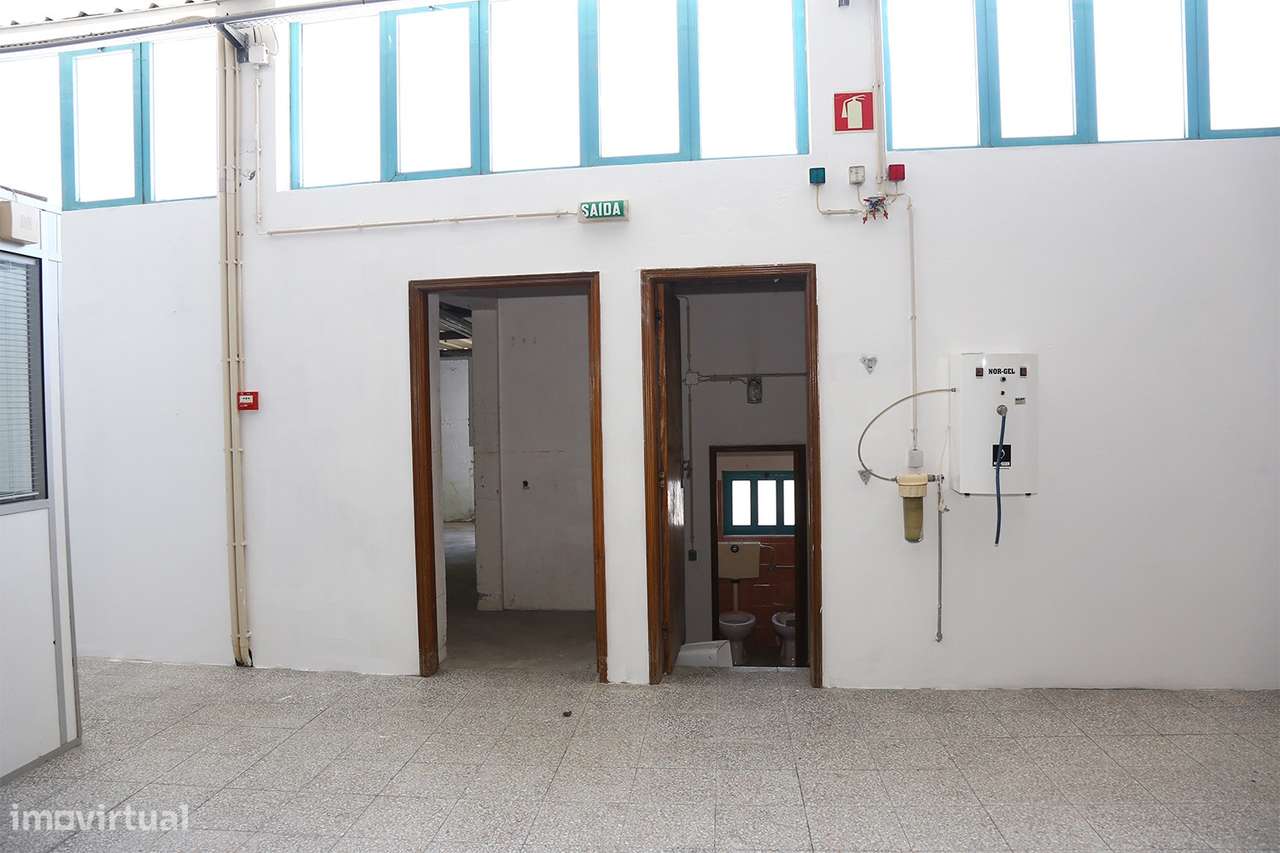 Armazém  Venda em Lustosa e Barrosas (Santo Estêvão),Lousada-9