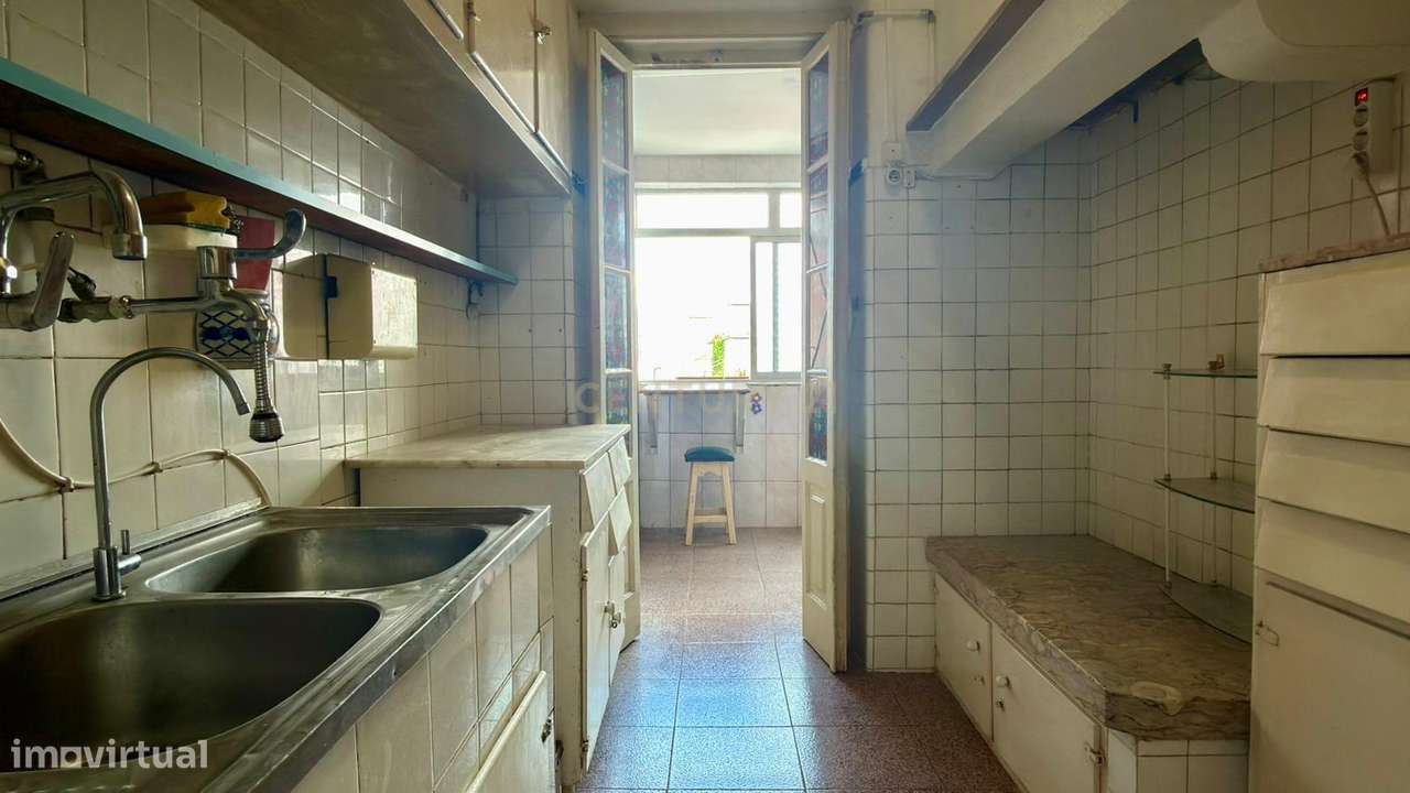 Apartamento T2 para Remodelação, Centro de Almada-12