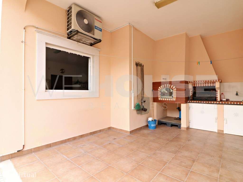 Moradia T4 com 280 m2, inserida em terreno com 2500 m2 em Palmela-37