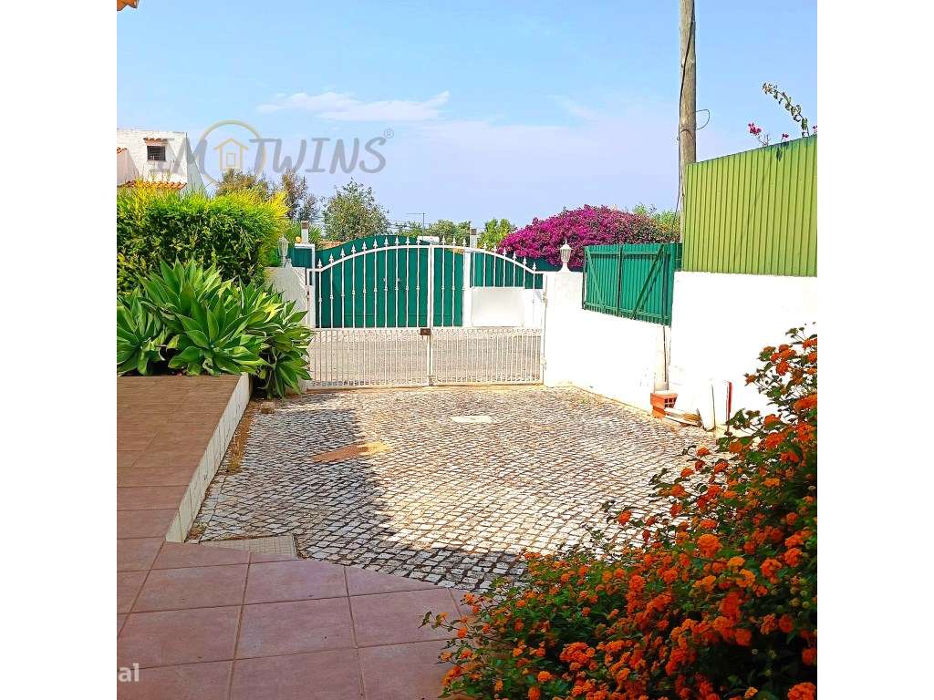 Moradia com piscina e jardim em Carvoeiro-17