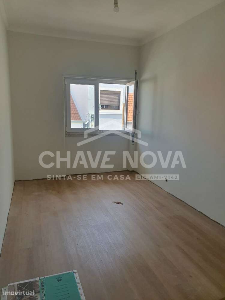 Apartamento T2, localizado no primeiro andar de um prédio Bi-familiar!-9