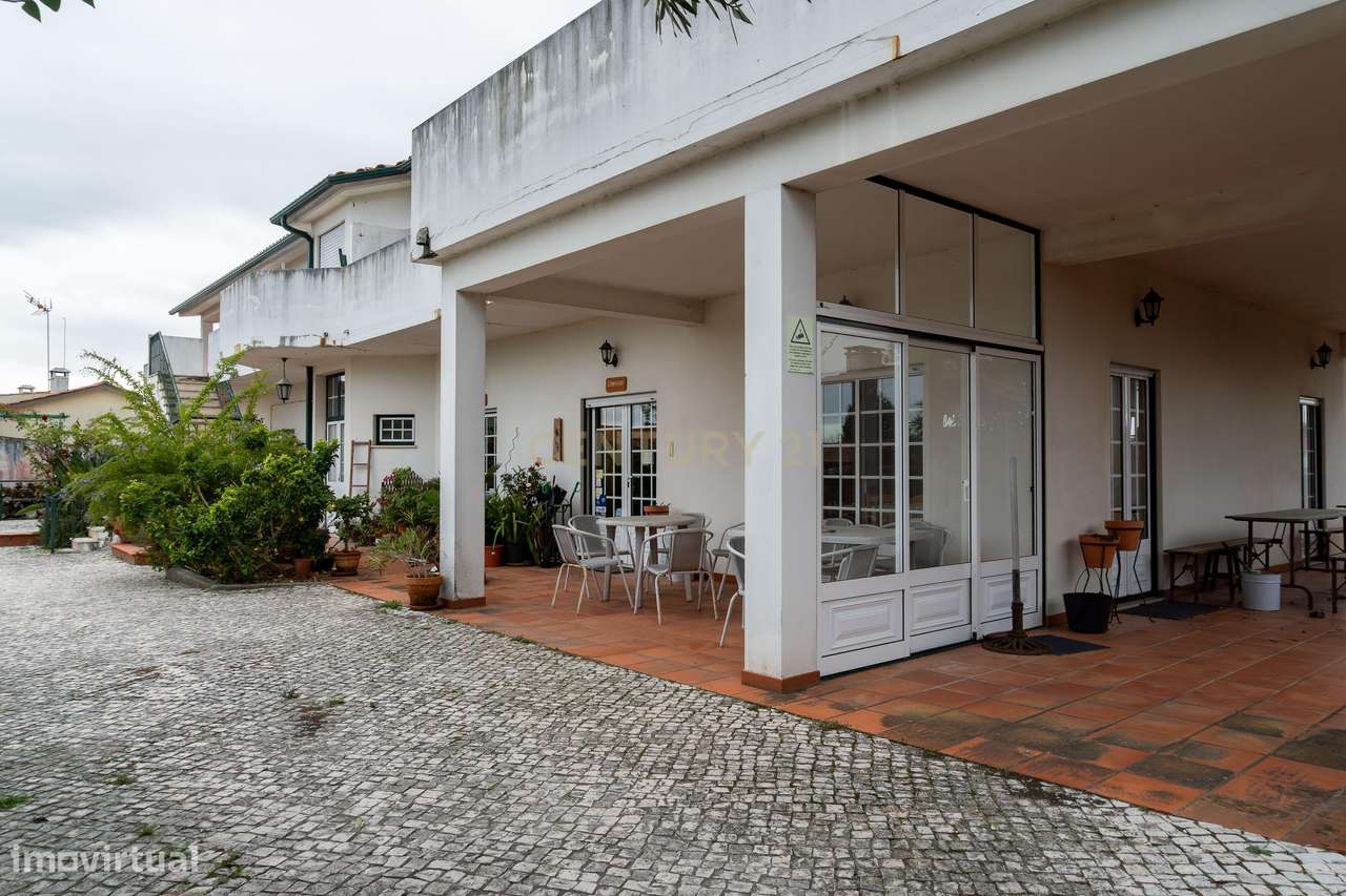 Oportunidade de investimento: edifício habitacional + piscina + terren-13