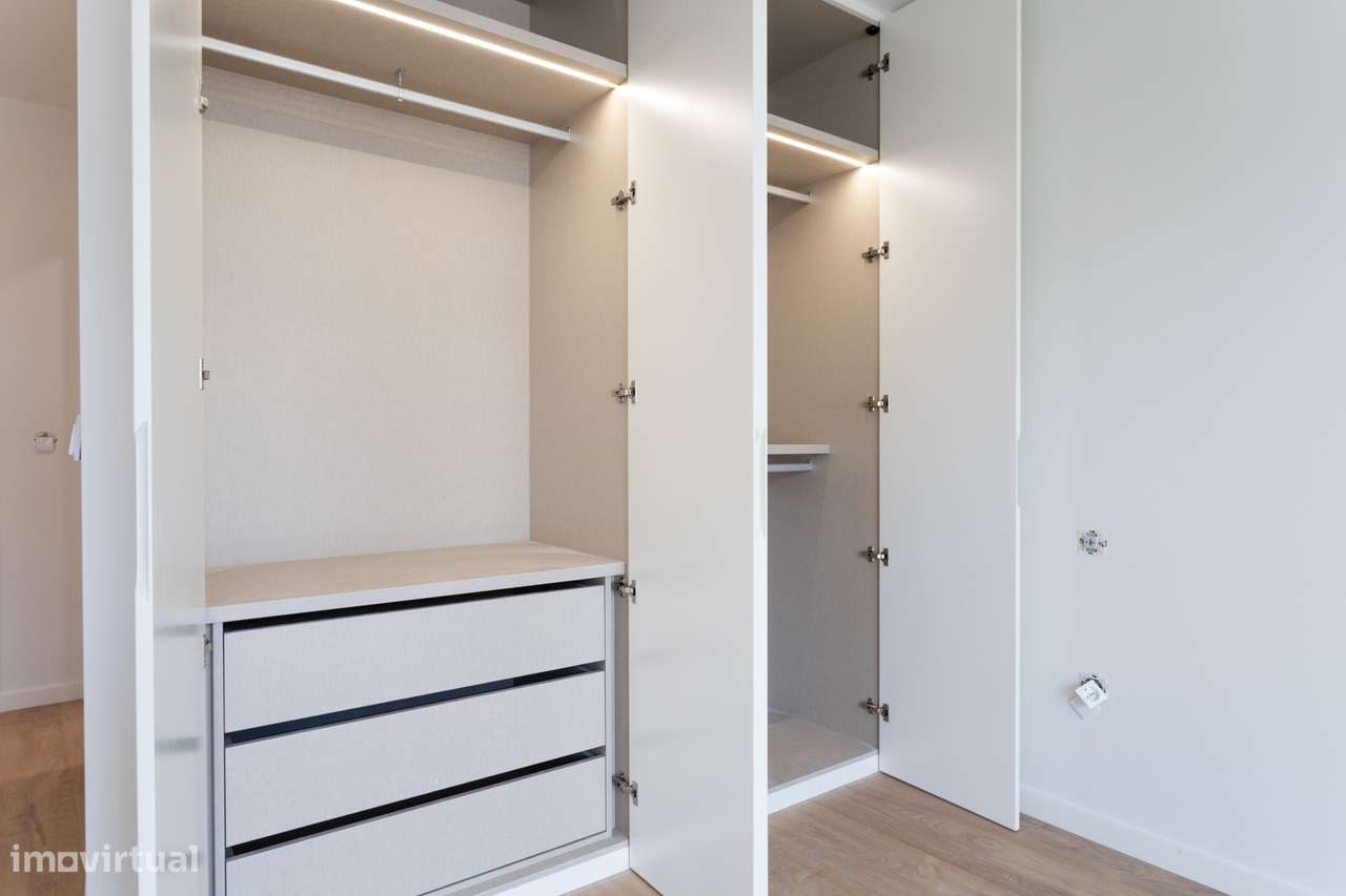 Apartamento T3 Novo a Estrear | 3 Suites | Vista Rio | Garagem Box | C-35