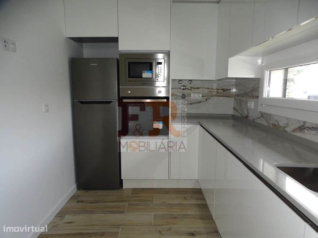 Moradias Geminada DuplexT3 com Pérgola. Pinhal do General. Fernão F...-12