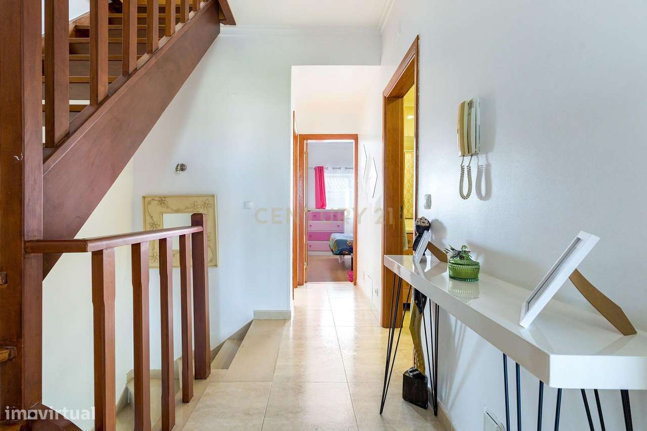 Moradia em Banda T3+1 com quintal e garagem em Zona Tranquila – Bacelo-10