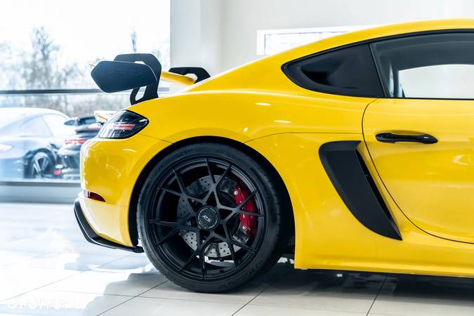 Porsche 718 Cayman GPF GT4 RS PDK - 15