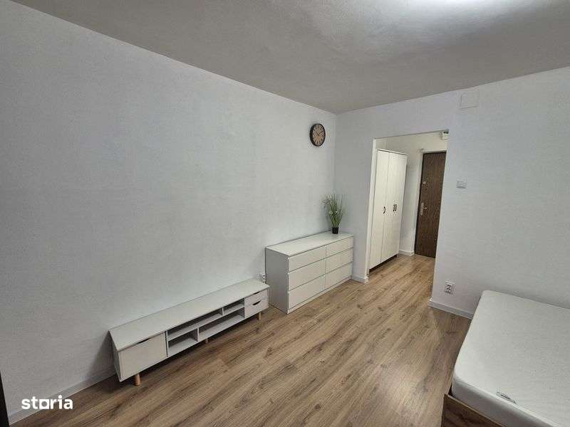 Garsoniera Titan, proprietar, et 9/10, an 1980 - Imagine principală: 4/8