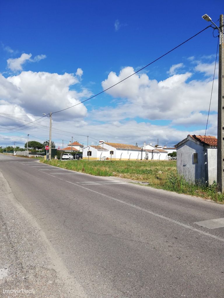 Lote de terreno com 1870m2 para construção em Foros de Salvaterra