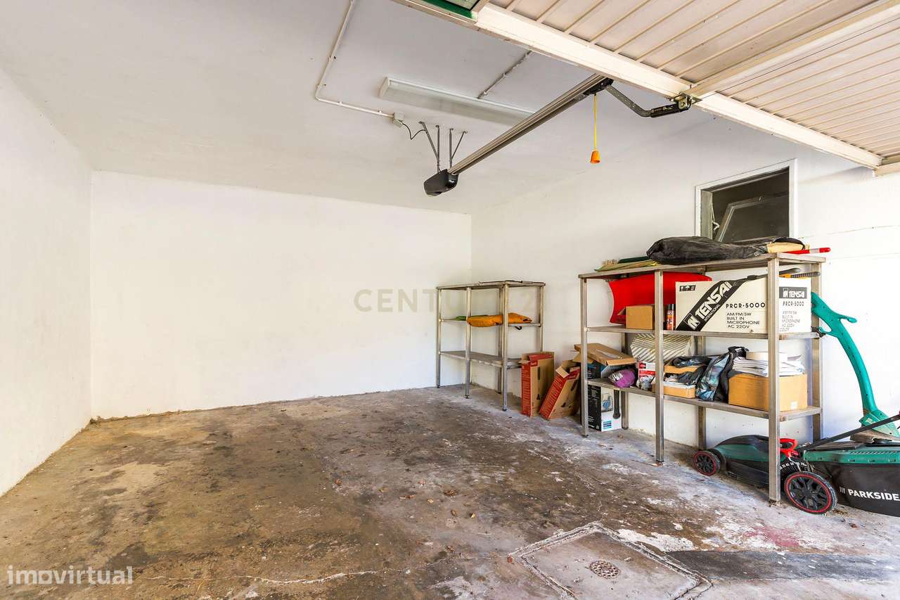 Charmosa Moradia em Alvalade para venda-46