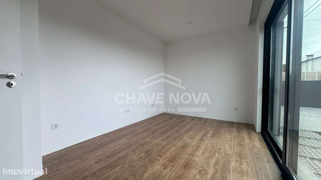 Moradia T3 Nova em fase final de acabamentos — Serzedo,  Gaia - Grande imagem: 4/19