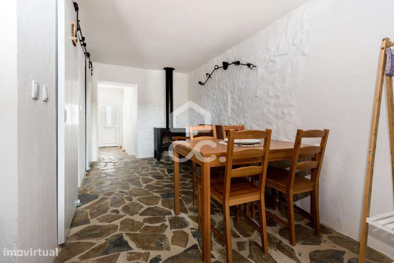 Moradia T1 Moderna e Renovada c/ Varanda | Portel-9