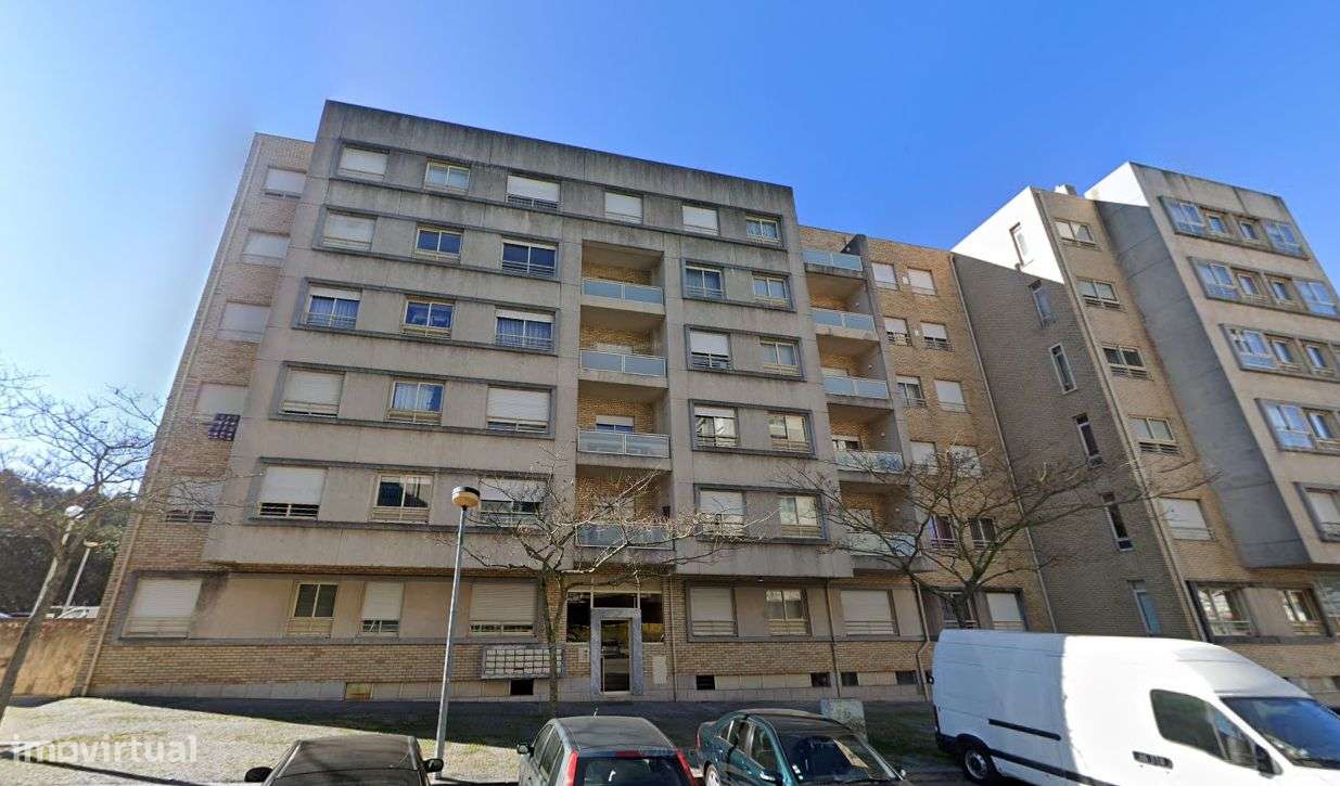 Apartamento T3 Espacoso Com Garagem E Elevador Em Aguas Santas