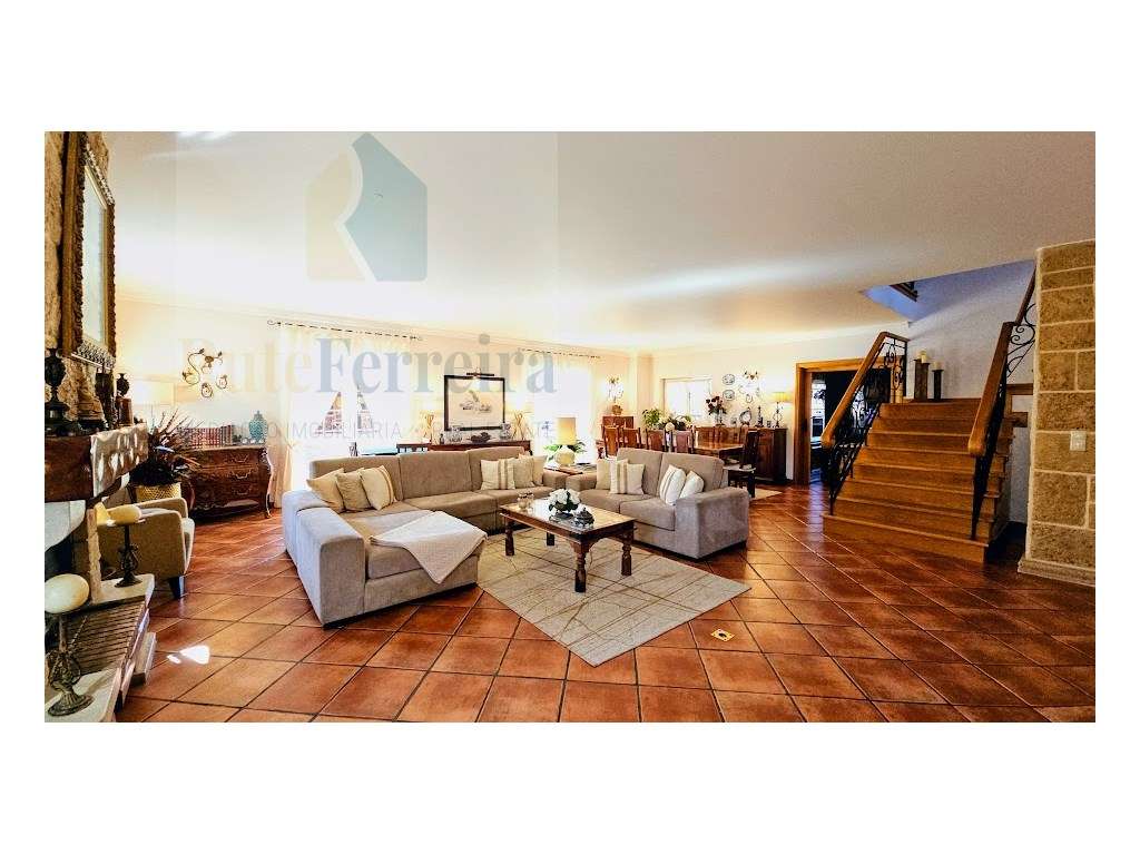 Moradia Isolada com amplo espaço exterior !!-11