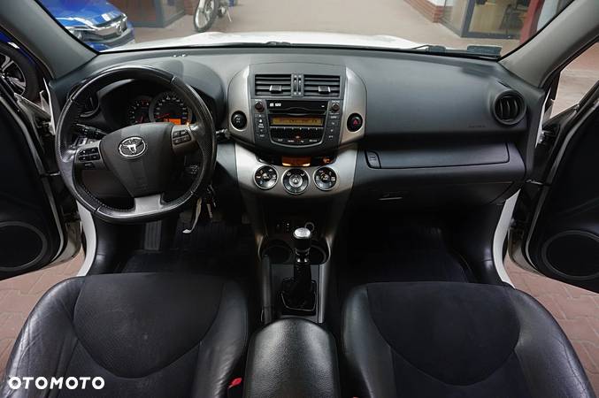 Toyota RAV4 2.0 VVT-i Premium - 18