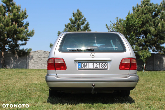 Mercedes-Benz Klasa E - 4