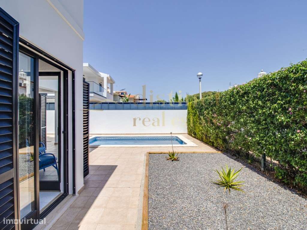 Moradia T3 com Piscina em Vilamoura - Arrendamento Curto / Longo Prazo - Grande imagem: 4/33