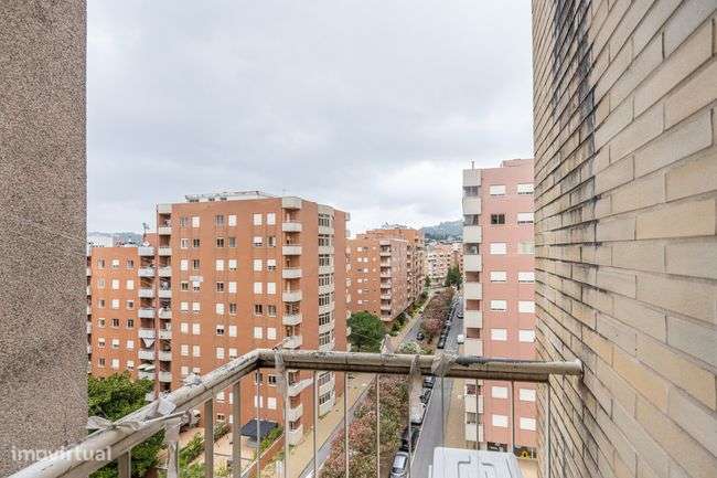 APARTAMENTO T3 COM ÁREAS GENEROSAS : Centralidade e conforto total-15