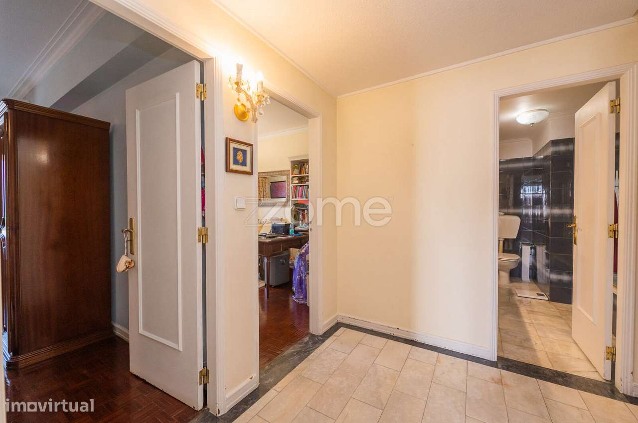 Apartamento T3 de Luxo c/ Vista Panorâmica Exclusiva - Laranjeiras-35