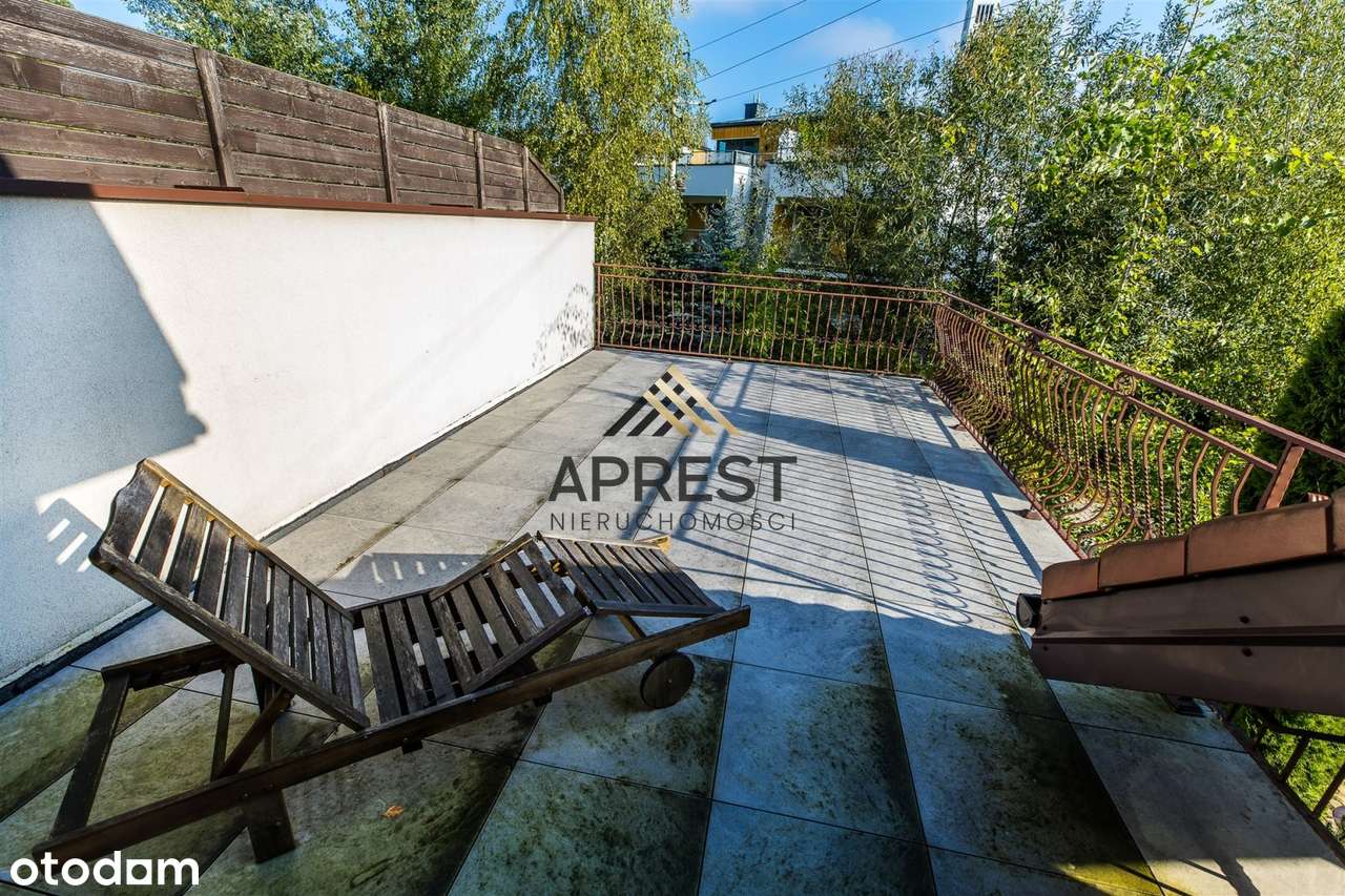 Wyjątkowy dom w Borku Fałęckim z ogrodem-16