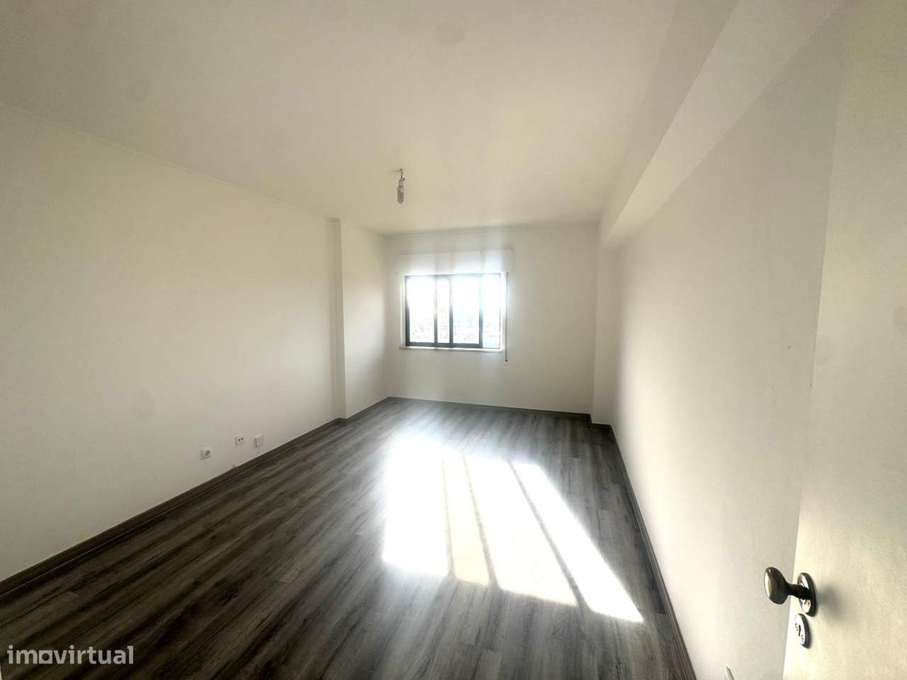 Apartamento T1 Totalmente Renovado em Massamá-5