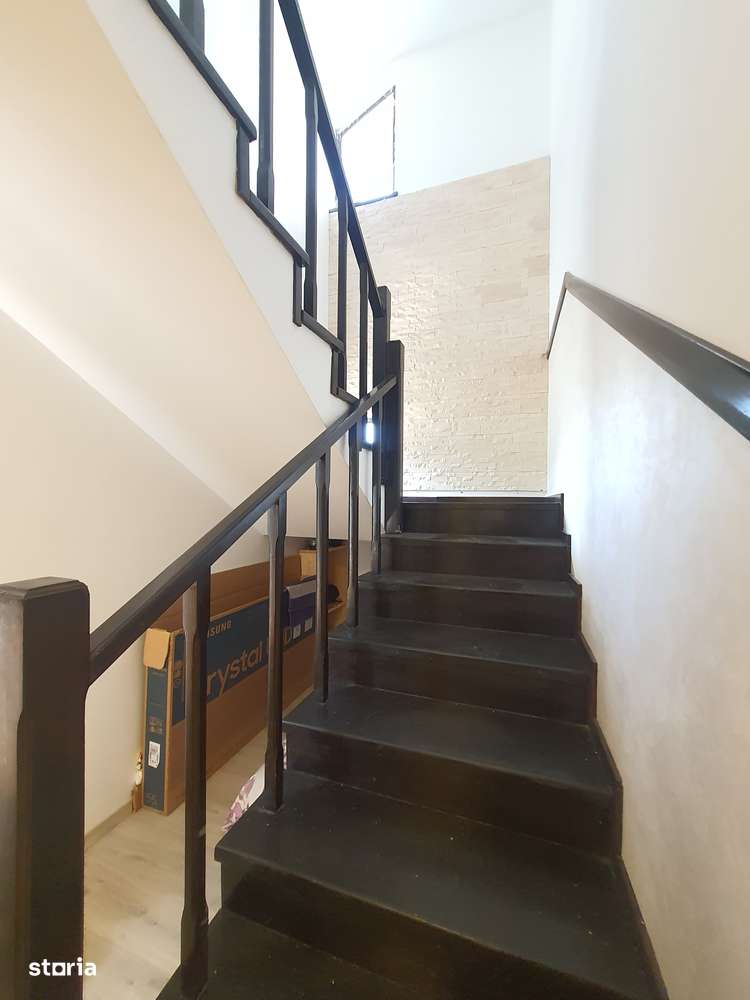 Casa Rediu, 6 camere, 4 bai, 208 mp utili, 1000 mp teren, piscina - Imagine principală: 5/8