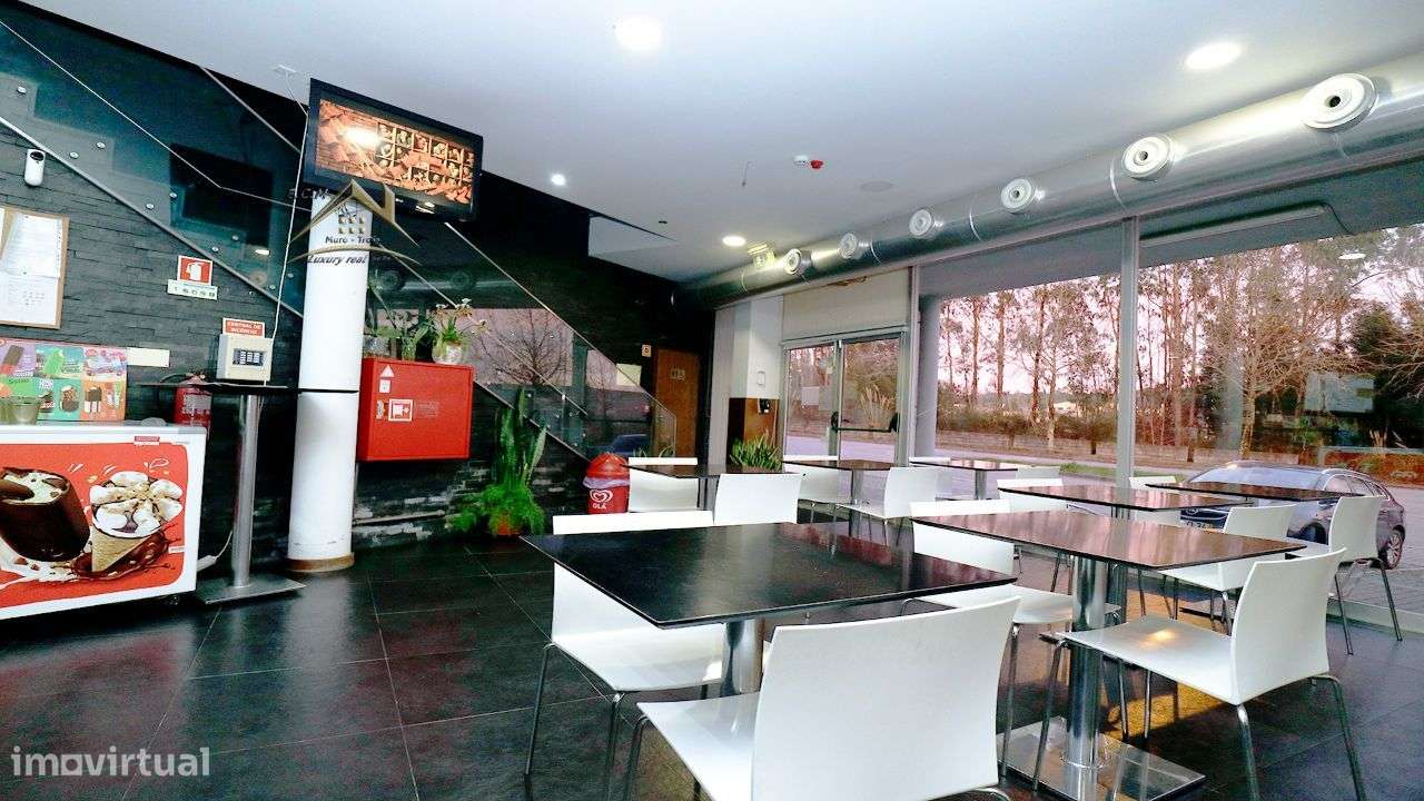 Restaurante "Castelo da Maia" Localizado em Zona Industrial,-18