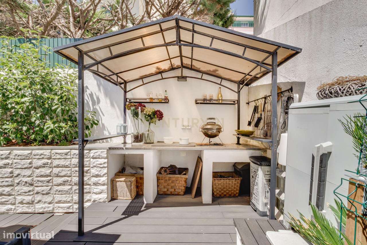 MORADIA T4 COM JARDIM E GARAGEM-6