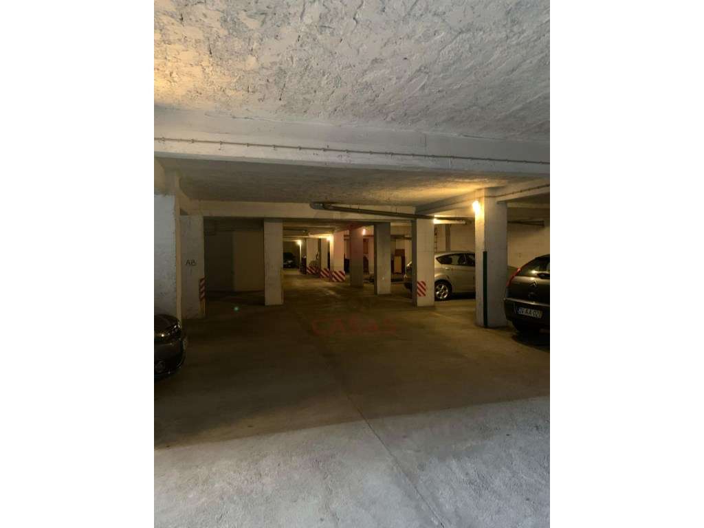Lugar de Estacionamento em Cave - Caldas da Rainha - Grande imagem: 3/5